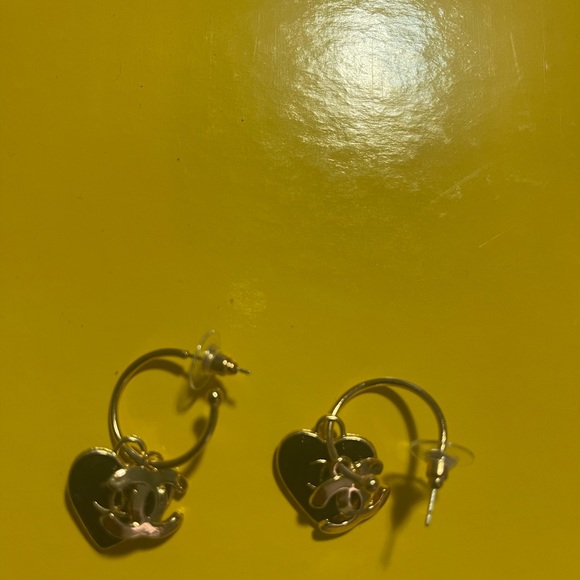 Gold and black earrings - Picture 1 of 2